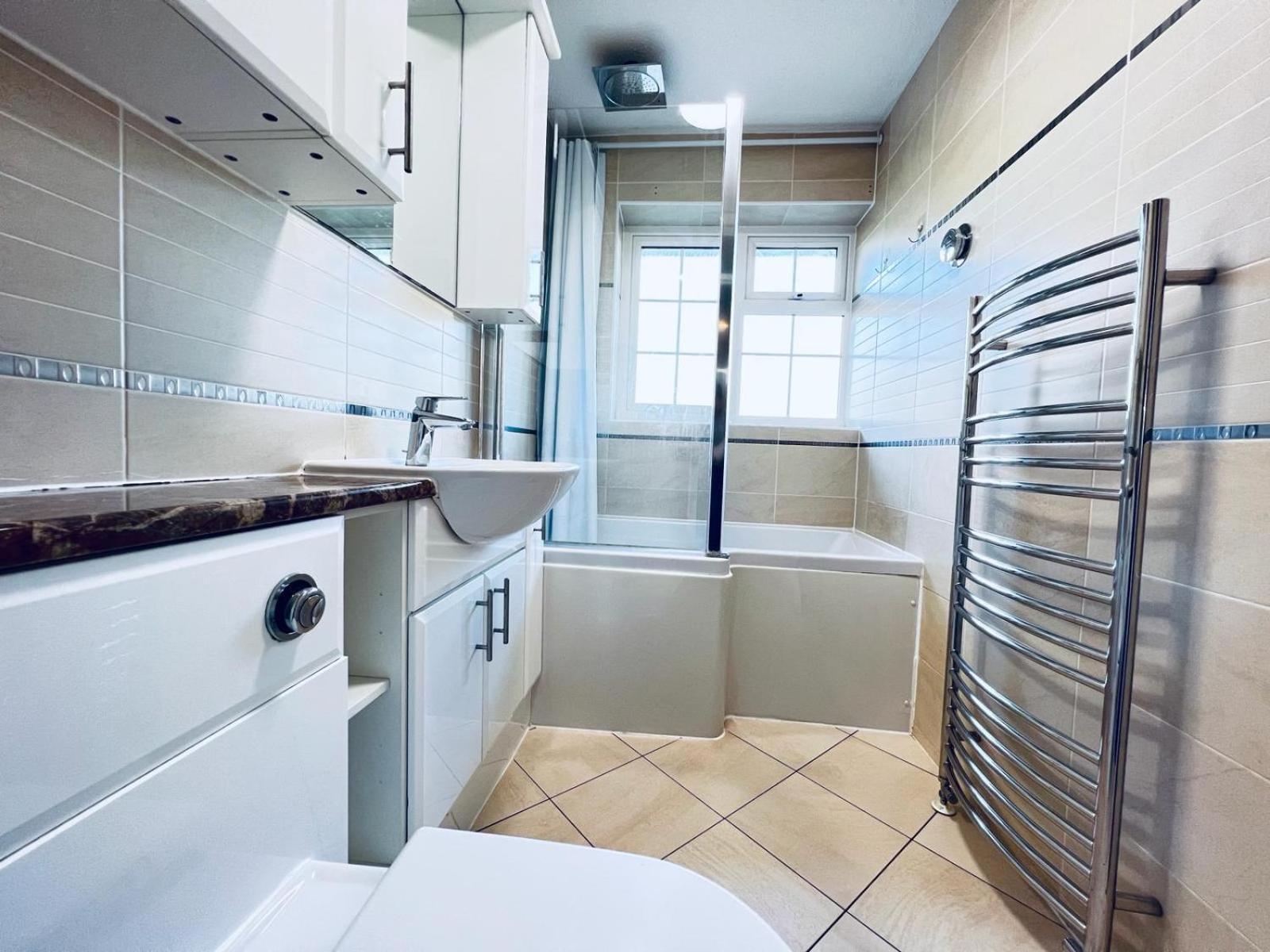 מילטון קינס Elegant Room In Stylish House מראה חיצוני תמונה