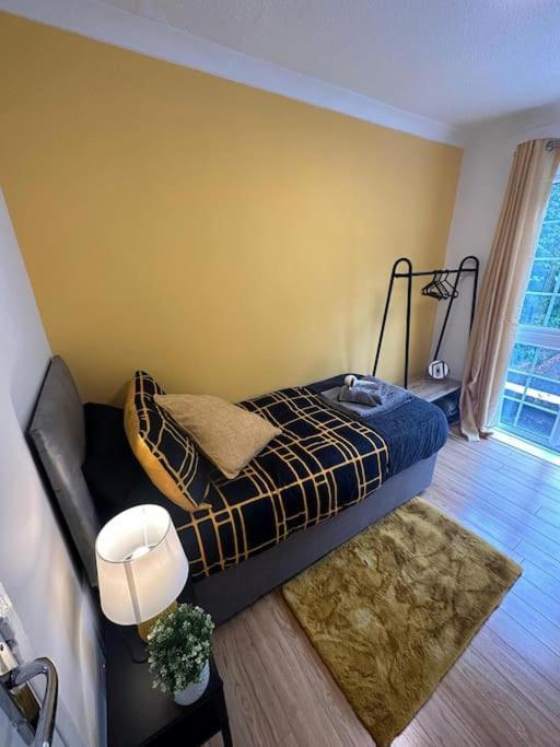 מילטון קינס Elegant Room In Stylish House מראה חיצוני תמונה