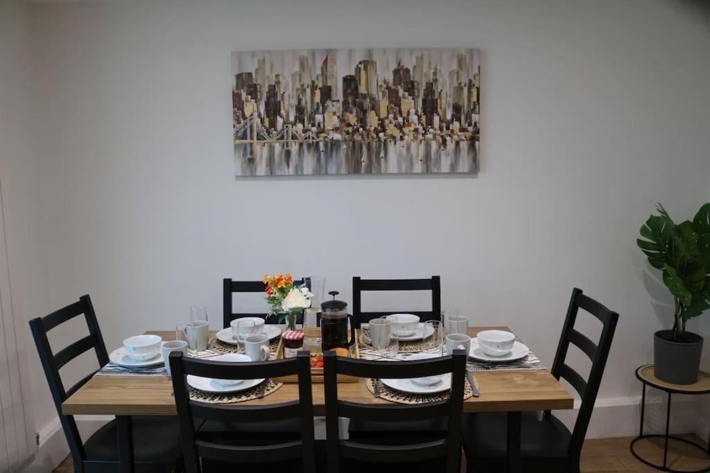 מילטון קינס Elegant Room In Stylish House מראה חיצוני תמונה