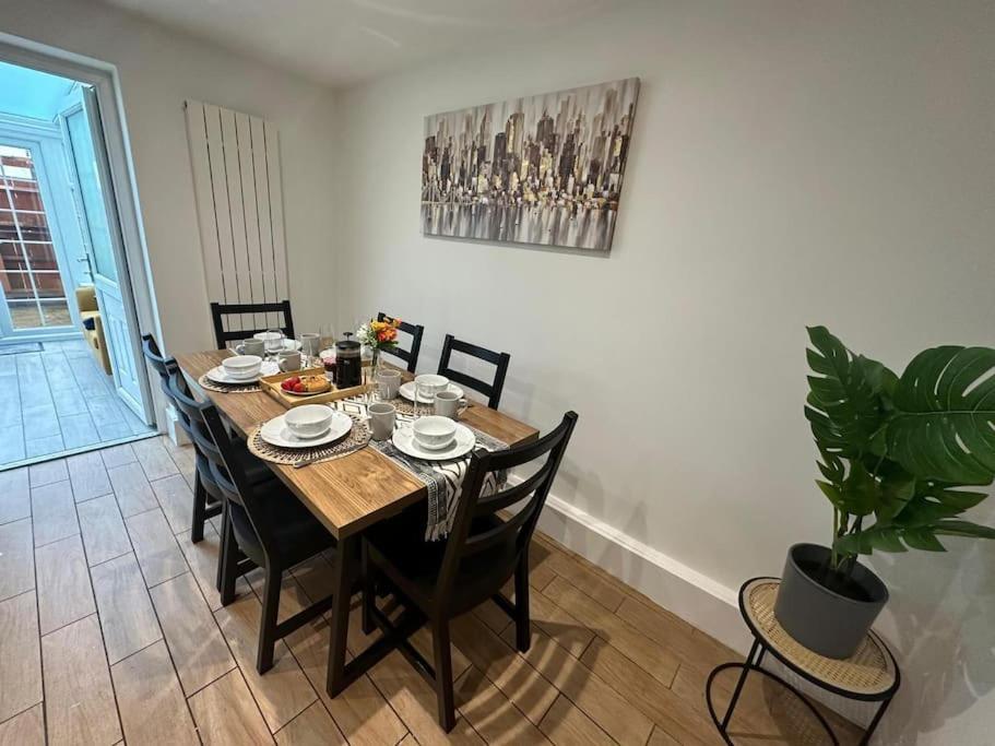 מילטון קינס Elegant Room In Stylish House מראה חיצוני תמונה